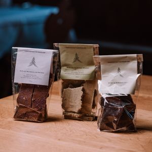 Crunchy dark chocolate with apples 2